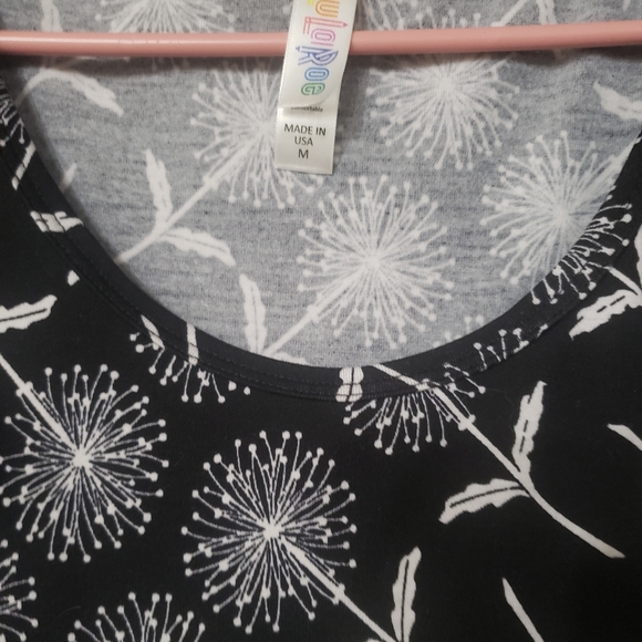 Lularoe Medium Perfect T - Picture 2 of 2